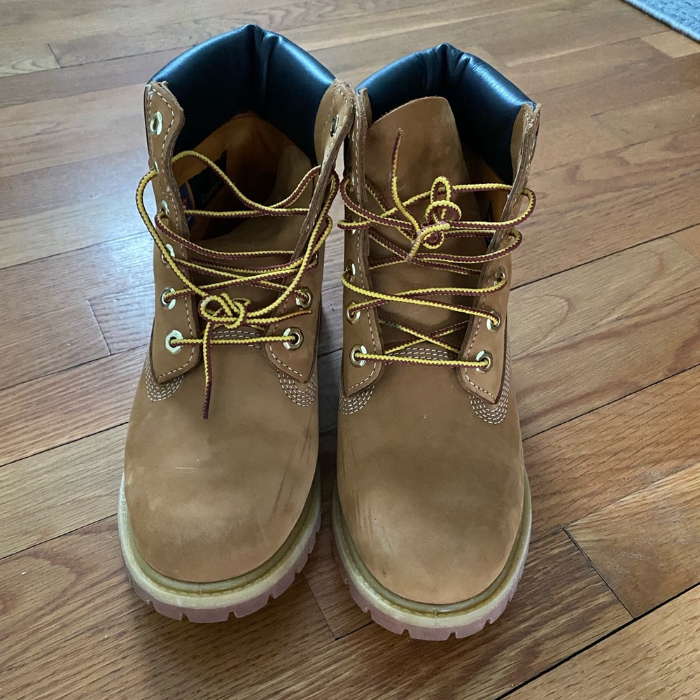 Timberland Boots in excellent condition. Worn a handful of times. - Picture 2 of 2